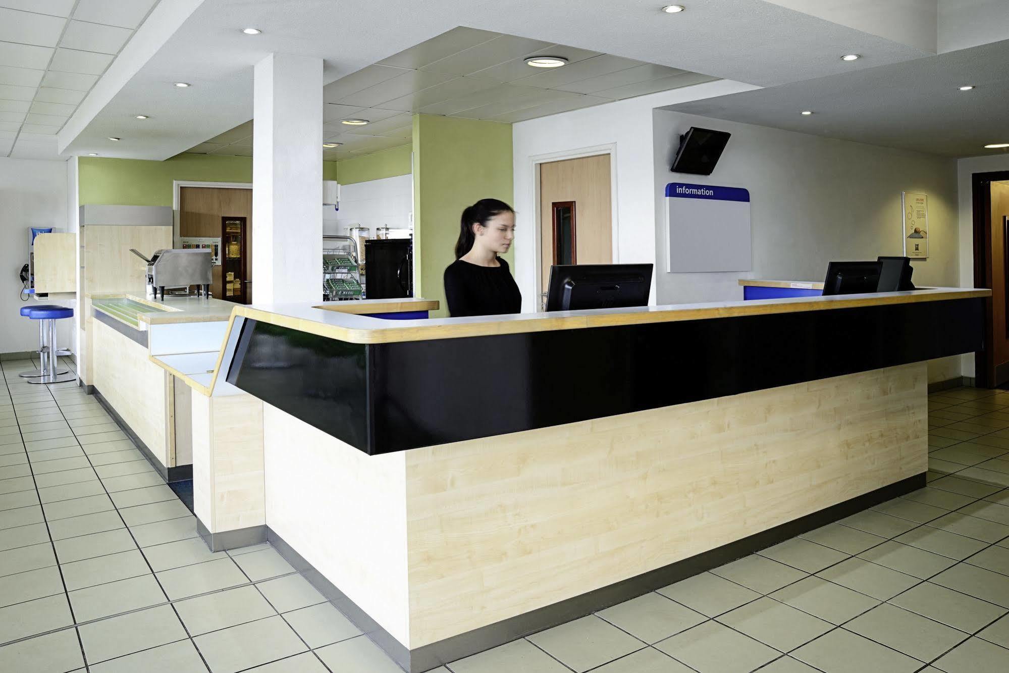 Ibis Budget Портсмът Екстериор снимка